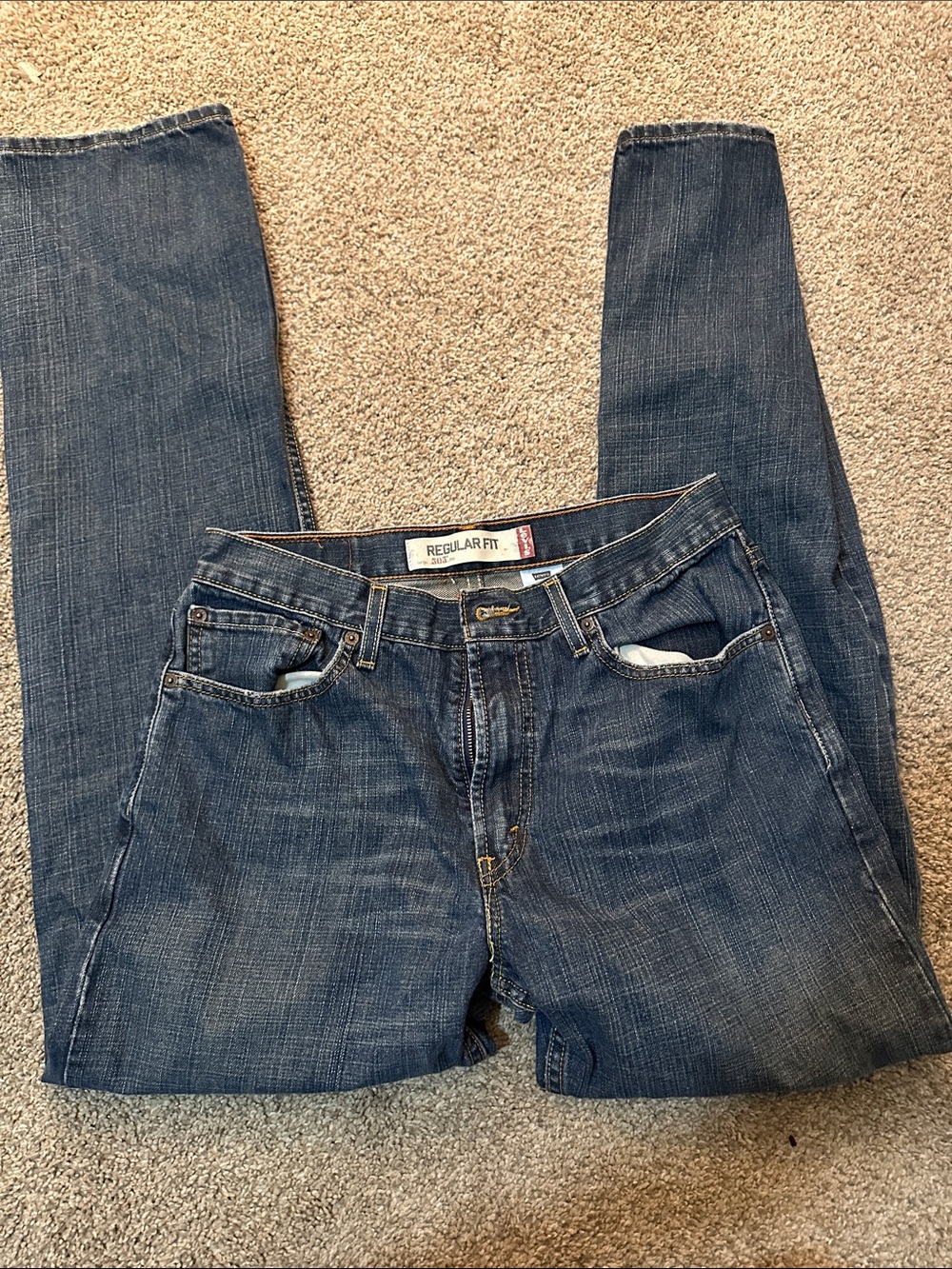 Levi's Men's Dark Blue Relaxed Fit Jeans